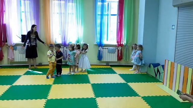 Учатся делать поклоны и реверанс смотреть онлайн