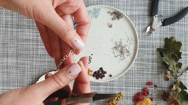 Браслет "Что такое осень" из каменной крошки смотреть онлайн
