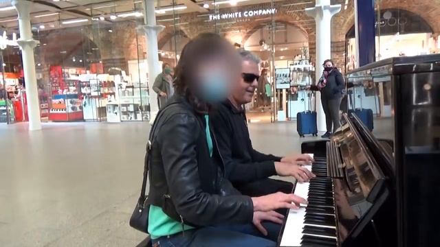 Yummy Mummy Plays Boogie Woogie смотреть онлайн