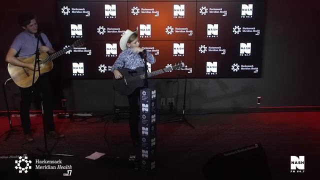 Mason Ramsey LIVE from HMH Stage 17 смотреть онлайн