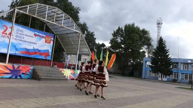 Танцевальный ансамбль "РАДУГА" (4) 22.8.2018. День российского флага смотреть онлайн