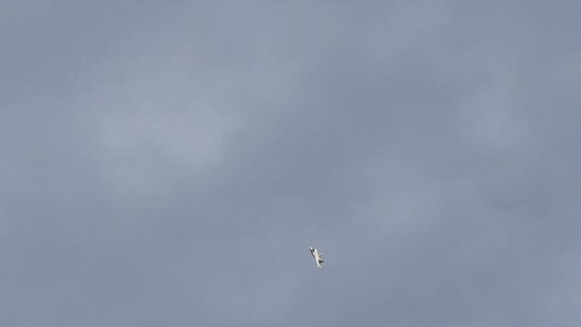 F-22 RAPTOR ✈️ AEROMUSICAL FREESTYLE + Really COOL Emergency Landing!! смотреть онлайн