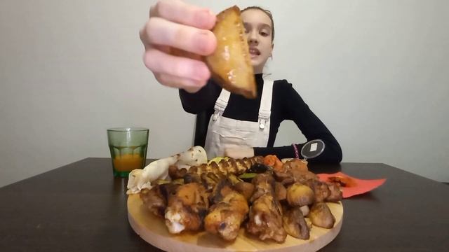 Обзор еды. Шашлычная Шампур и Ко. Пробую шашлык и овощи гриль.