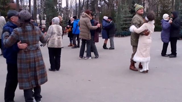 МОЯ ЛЮБОВ!??⚘/КРАСИВЫЕ ТАНЦЫ В ПАРКЕ ГОРЬКОГО ХАРЬКОВ МАРТ 2021 смотреть онлайн