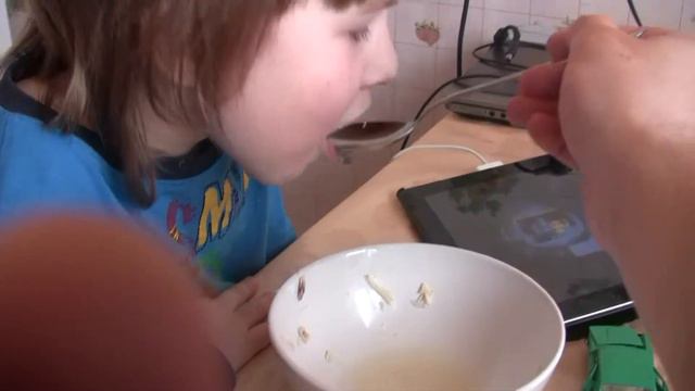 Как кушают маленькие дети смотреть онлайн