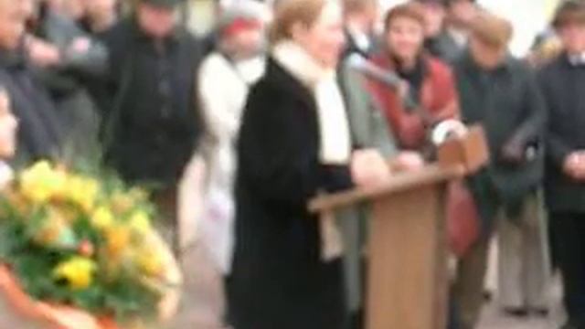 Benita Ferrero-Waldner 2004 in Bruck an der Leitha (Bundespräsidentschaftswahlkampf) - Teil 06.AVI смотреть онлайн