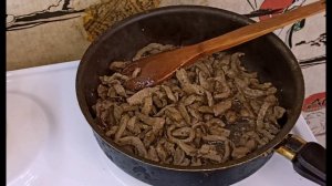 МЯГКОСТЬ ЗАШКАЛИВАЕТ!!  ТУШЁНАЯ ГОВЯЖЬЯ ПЕЧЕНЬ С ГРЕЧКОЙ!!!  ПРОСТОЙ РЕЦЕПТ!!