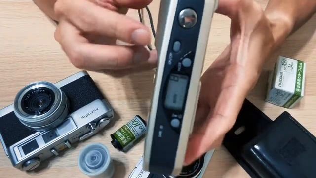 Load film to a Point & Shoot Camera in seconds! смотреть онлайн