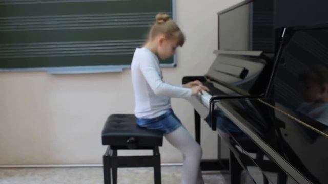 Резванова Даша, 8 лет, 2 класс ЕДМШ № 16 смотреть онлайн