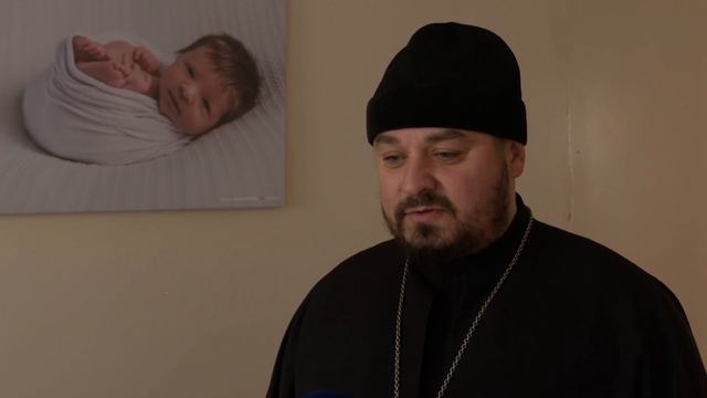 Священнослужители поздравили мамочек, дети которых появились на свет на Рождество смотреть онлайн