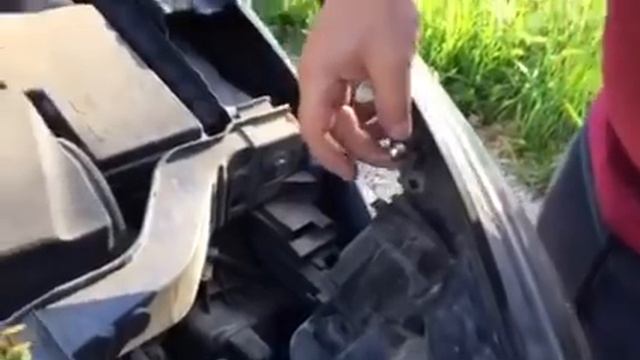 Замена лампы (габариты) на Ford Focus 3