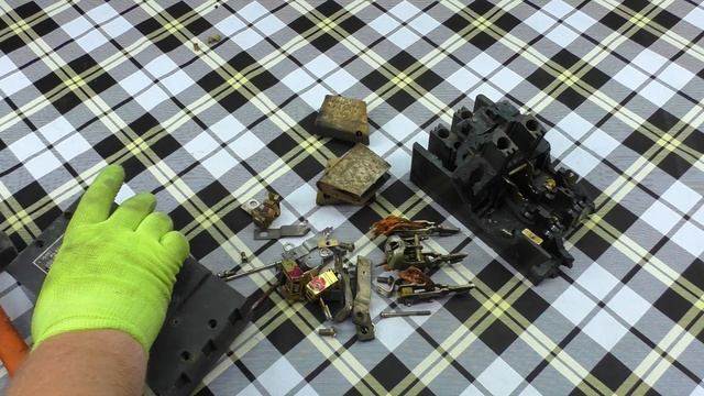 Серебро и медь. 70 Ампер, 500 Вольт 1965 года