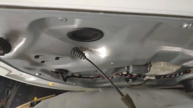 Mercedes ML W164 Как снять обшивку двери  Mercedes ML W164 Removal Front Door Panel Windows Switch