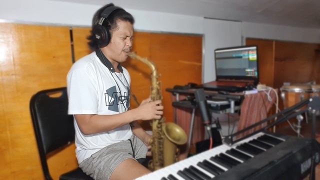 After The Love Has Gone - Saxophone Cover смотреть онлайн