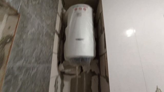 Три цвета плитки в ванной. смотреть онлайн