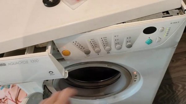 Destruction of the Zanussi washing machine without shock absorbers!