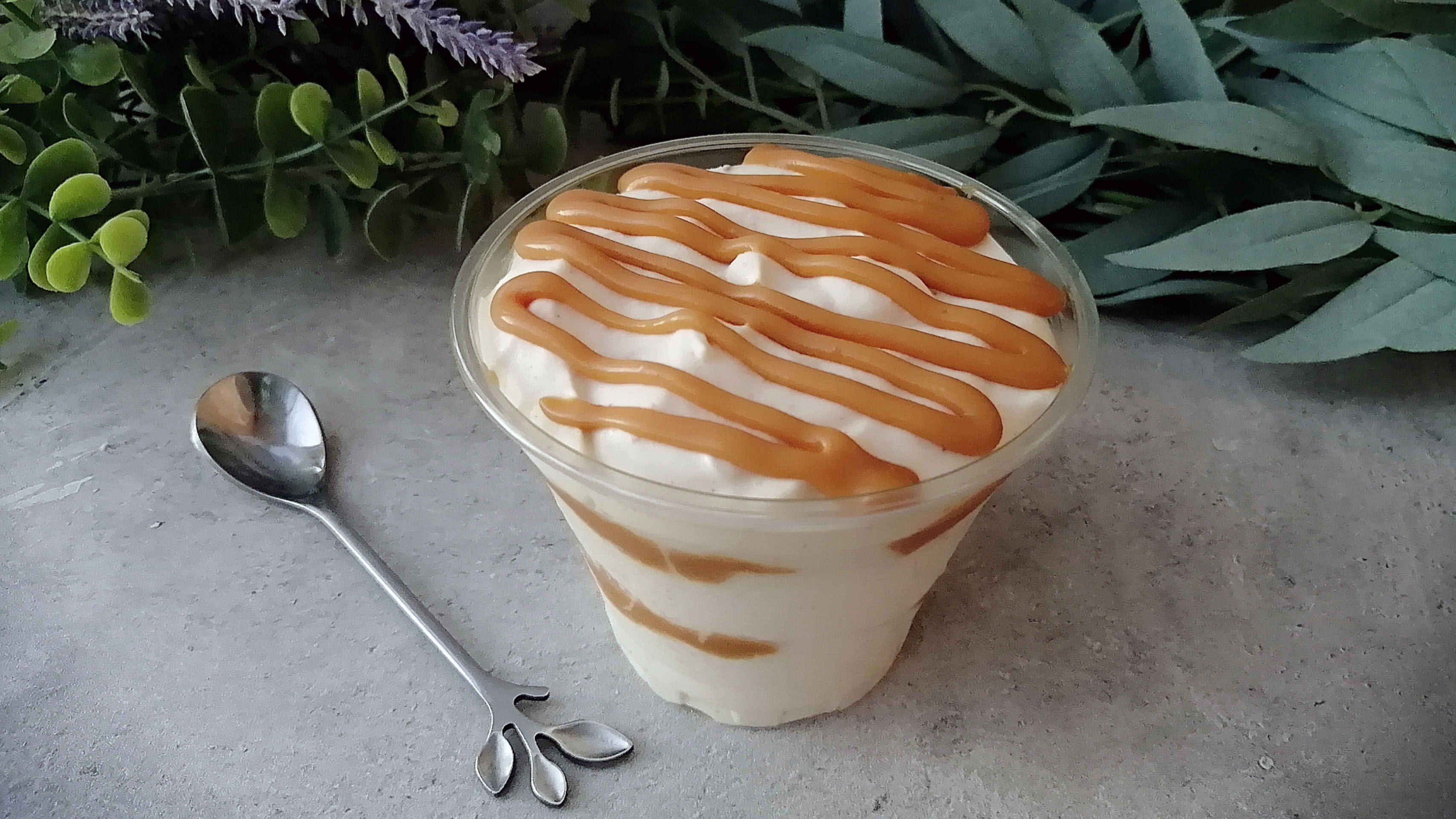 Мороженое с лесным орехом и карамелью. Простой рецепт. Вкусное мороженое за пару минут.