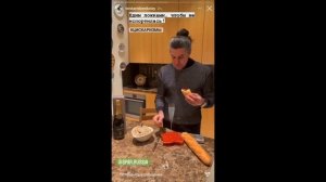 НИКОЛАЙ ЦИСКАРИДЗЕ ВКУСНО ЗАВТРАКАЕТ УТРОМ ИКРОЙ И ОЛИВЬЕ ?#цискаридзе #балет #николайцискаридзе