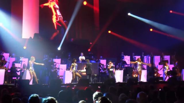 Symphony31 Диджей vs. Оркестр при участии Joss Stone, Jocelyn Brown ♥ Lucky Lina смотреть онлайн