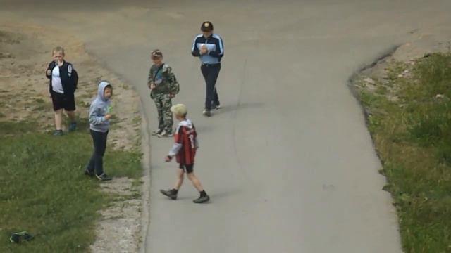 Дети гуляют смотреть онлайн