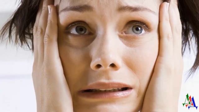 - Ой, бедняжка! - явно ПОСТРАДАВШАЯ, трехцветная КОШКА лежала на дороге и смотрела на меня… смотреть онлайн