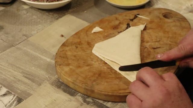 ЛЕНИВЫЕ ЧЕБУРЕКИ ИЗ ЛАВАША С ФАРШЕМ. РЕЦЕПТ С ЮГА смотреть онлайн