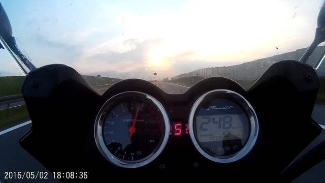 V-max High speed run autobahn highway Suzuki Bandit 1250 S Top speed смотреть онлайн