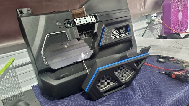 FORD F250 CUSTOM CENTER CONSOLE & DOOR PANELS | MAXXED MEGA CAR AUDIO BUILD PART 6 смотреть онлайн