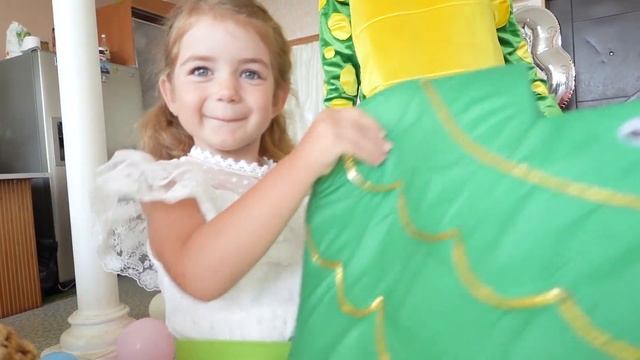 VLOG День Рождения Алисы 3 годика. УТРО смотреть онлайн