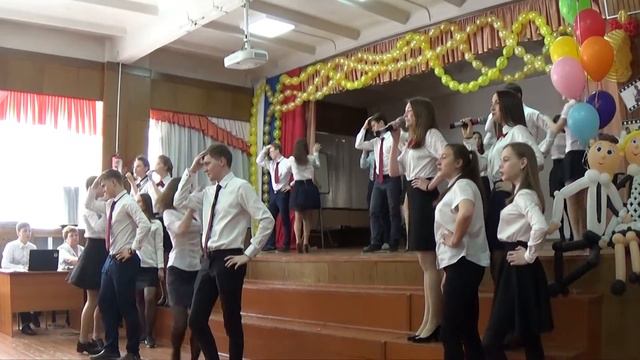Выступление 10-классников на Последнем звонке