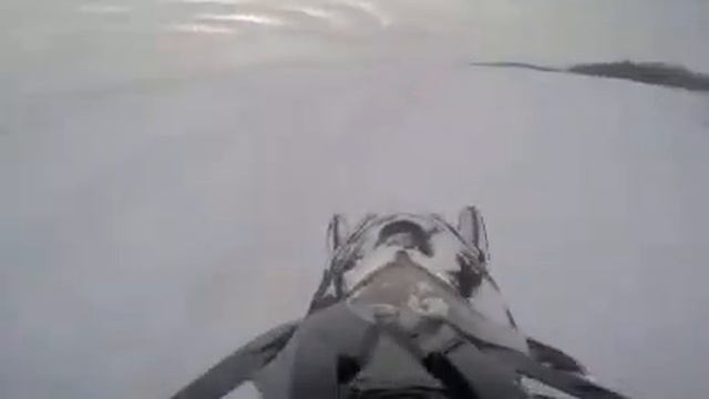 снегоход Commander 800R преодолевает глубокий овраг смотреть онлайн