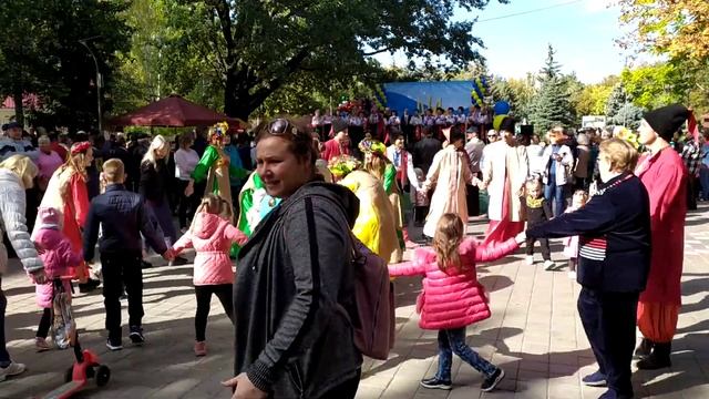 Танцы в парке смотреть онлайн
