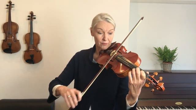Grandma Got Run Over by a Reindeer by Randy Brooks from 101 Violin Christmas Songs by Hal Leonard. смотреть онлайн