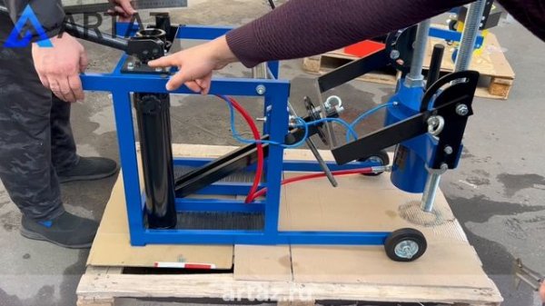 Шкворнедав 75 тонн ВШ 75 ARTAZ. Демонстрация выпрессовщика шкворней грузовых автомобилей на тележке