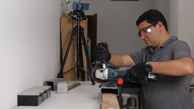 ESMERILHADEIRA A BATERIA DGA504Z 18V MAKITA смотреть онлайн