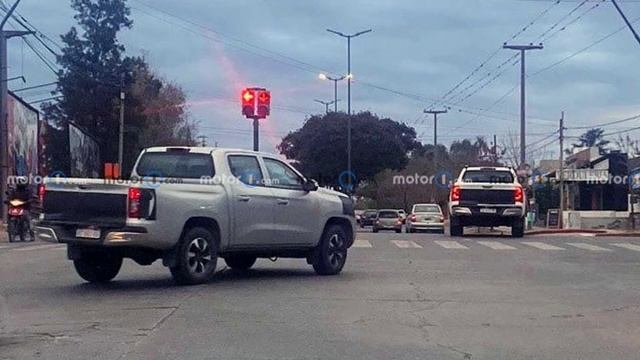Perto do Brasil, nova Peugeot Landtrek é flagrada em testes na Argentina смотреть онлайн