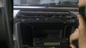 Ниссан тиида как снять(заменить) штатную магнитолу.