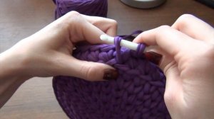 Переход от дна к стенкам и узор. Корзина из трикотажной пряжи крючком.