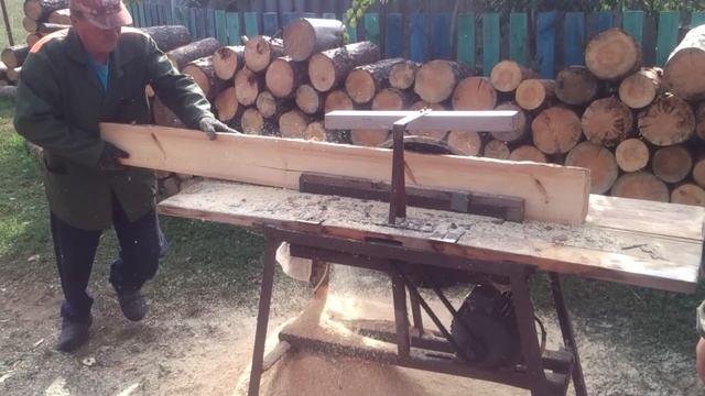 Как распилить бревно самодельной циркулярной пилой/ самодельным станком/2015г. смотреть онлайн