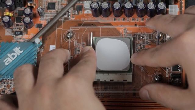 Как наносить термопасту / How To Apply Thermal Paste смотреть онлайн
