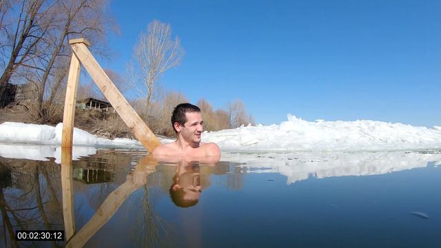Последние недели в проруби. Весна. Прорубь тает. смотреть онлайн