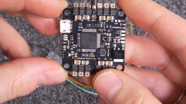 Первый взгляд на все в одном AIO F4 + ESC 25A на одной плате смотреть онлайн