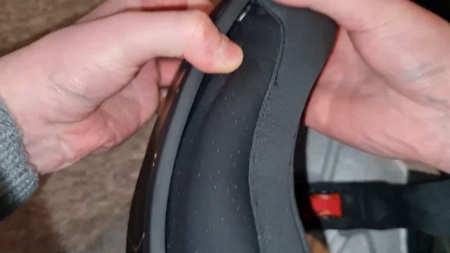 How to Remove the Cheek Pads (Liner) on the Airoh Valor Helmet смотреть онлайн