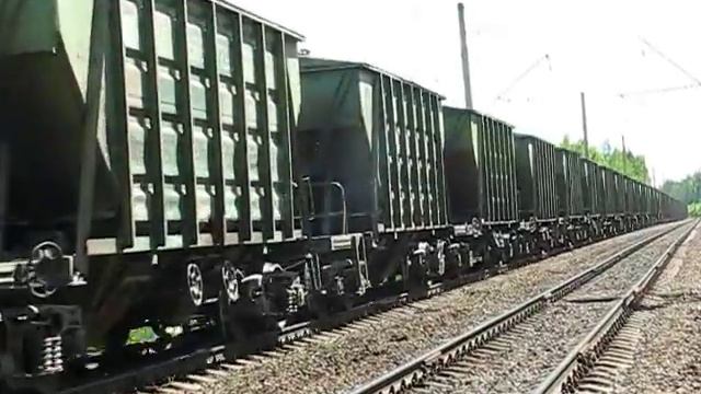 2ТЭ116-426 (РЖД/Окт, ТЧ-18 Дно) с грузовым поездом смотреть онлайн