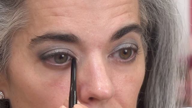 BEST WAY TO APPLY EYESHADOW OVER 50 | Nikol Johnson смотреть онлайн