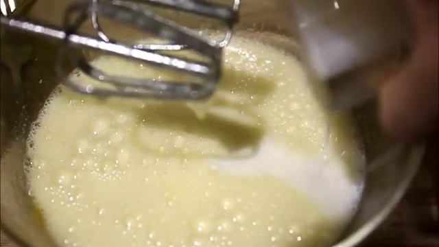 ГОТОВИМСЯ К ПАСХЕ// ПЕЧЕМ КУЛИЧИ //СУПЕР ГЛАЗУРЬ ДЛЯ КУЛИЧЕЙ//КРАСИМ ЯЙЦА смотреть онлайн