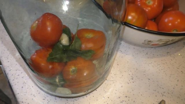 Самый ЛУЧШИЙ и ПРОВЕРЕННЫЙ способ засолки ПОМИДОРОВ на ЗИМУ ! Так ПРОСТО и безумно ВКУСНО ! смотреть онлайн