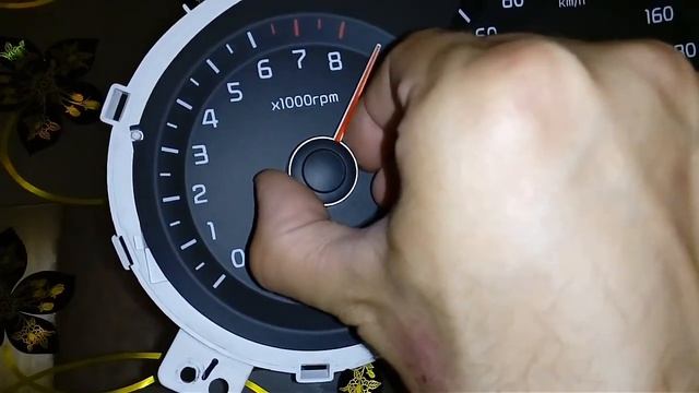 Как снять стрелки панели приборов на Kia Rio смотреть онлайн