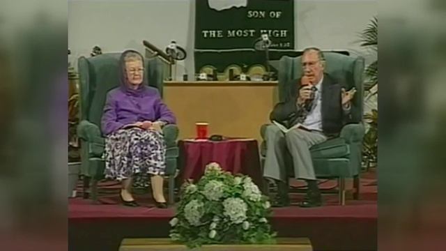 Derek Prince on Head Covering (1 Corinthians 11:2-16) смотреть онлайн
