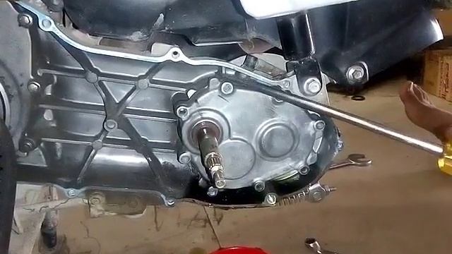 Scooty gear oil leakage problem gearbox Oil seal problem смотреть онлайн